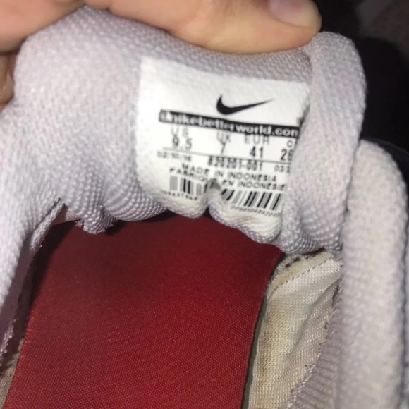 Women's Nike shoe - Picture 3 of 3